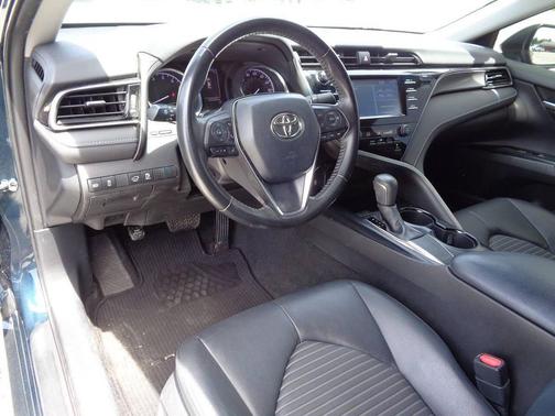 Blue Streak Metallic 2019 Toyota Camry SE