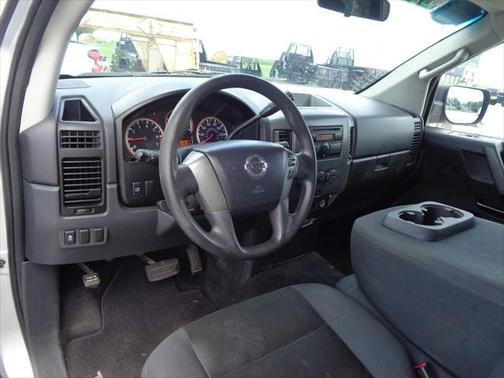 2014 Nissan Titan SV