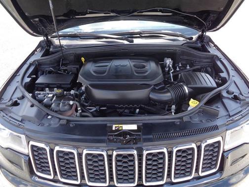 2019 Jeep Grand Cherokee Laredo