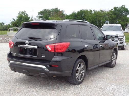 Magnetic Black 2018 Nissan Pathfinder SV