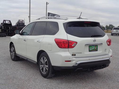 2017 Nissan Pathfinder SL