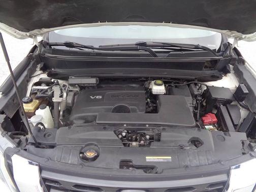 2017 Nissan Pathfinder SL