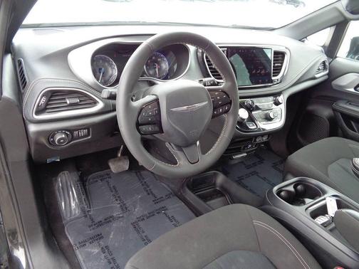 2022 Chrysler Pacifica Touring