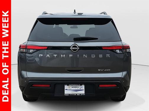 2022 Nissan Pathfinder SV