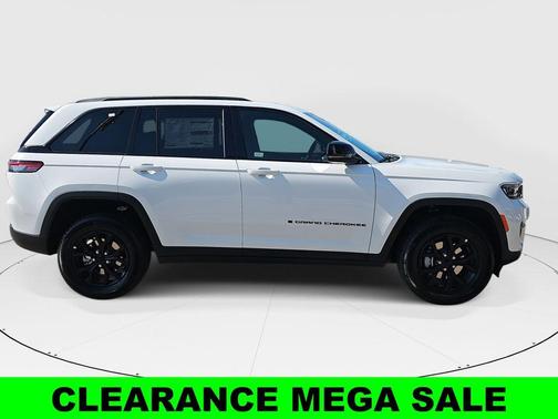 2025 Jeep Grand Cherokee Laredo