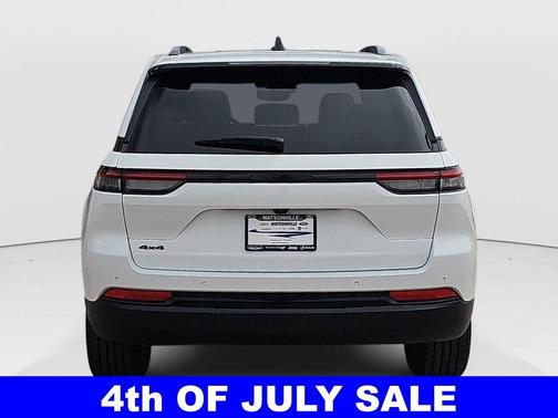 Bright White Clearcoat 2024 Jeep Grand Cherokee Laredo