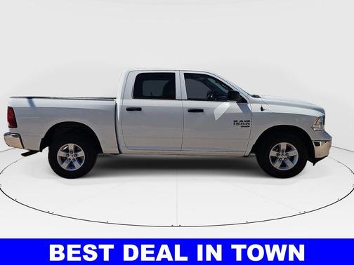 Bright White Clearcoat 2022 RAM 1500 Classic SLT