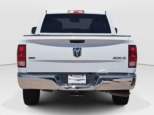 Bright White Clearcoat 2022 RAM 1500 Classic SLT