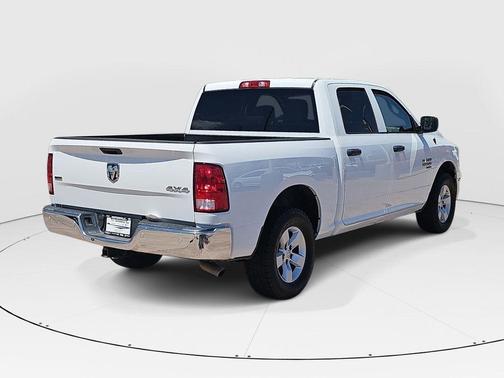 Bright White Clearcoat 2022 RAM 1500 Classic SLT