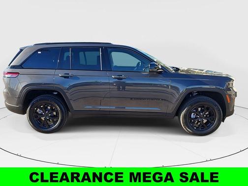 2025 Jeep Grand Cherokee Laredo