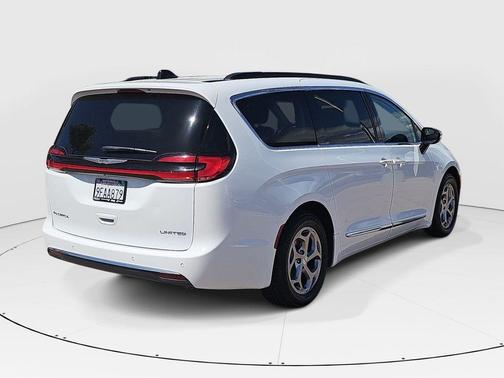 Bright White Clearcoat 2023 Chrysler Pacifica Limited