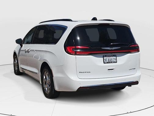 Bright White Clearcoat 2023 Chrysler Pacifica Limited