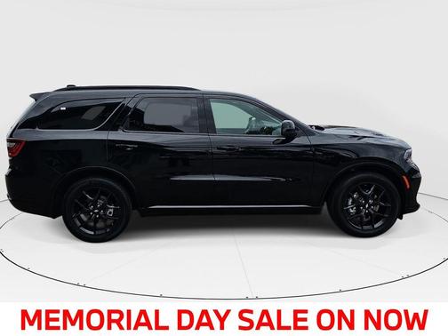 DB Black Crystal Clearcoat 2026 Dodge Durango GT HEMI V8