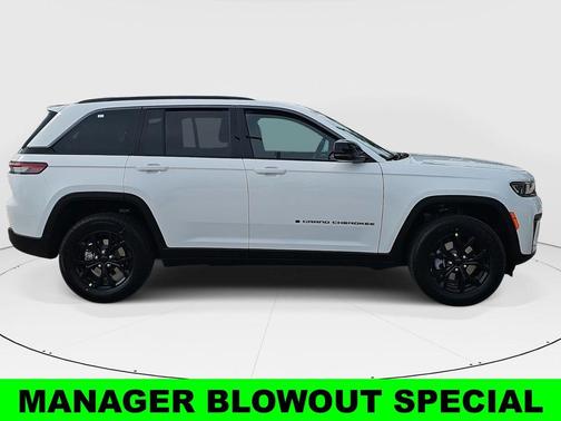 Bright White Clearcoat 2026 Jeep Grand Cherokee Laredo