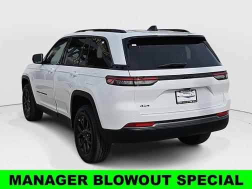 Bright White Clearcoat 2026 Jeep Grand Cherokee Laredo