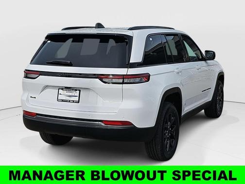 Bright White Clearcoat 2026 Jeep Grand Cherokee Laredo