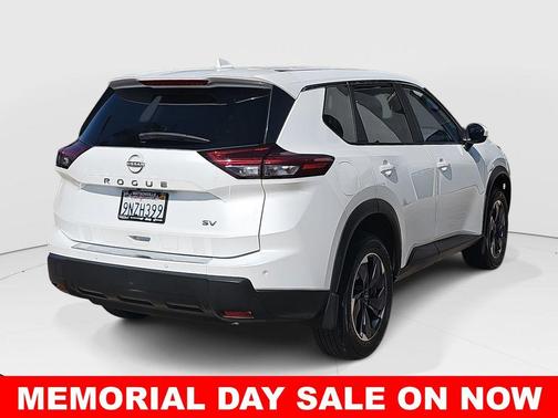 Everest White P 2024 Nissan Rogue SV