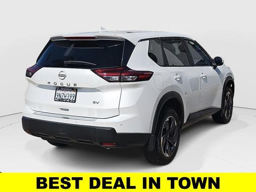 Everest White P 2024 Nissan Rogue SV