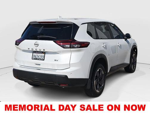 Everest White P 2024 Nissan Rogue SV