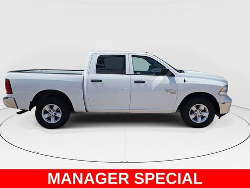 Bright White Clearcoat 2022 RAM 1500 Classic SLT