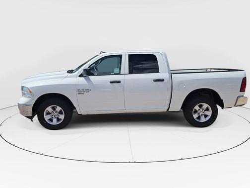 Bright White Clearcoat 2022 RAM 1500 Classic SLT