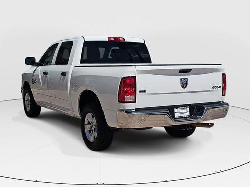 Bright White Clearcoat 2022 RAM 1500 Classic SLT