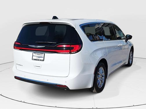 2024 Chrysler Pacifica Touring-L