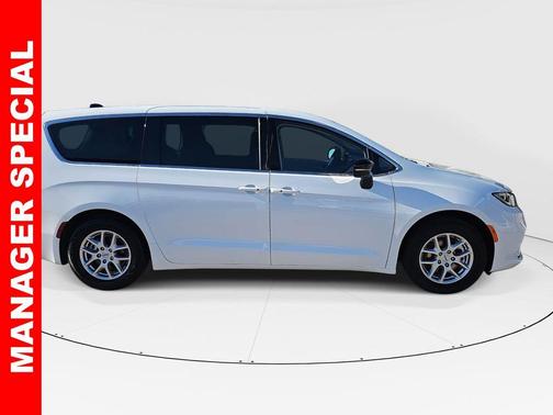 2024 Chrysler Pacifica Touring-L