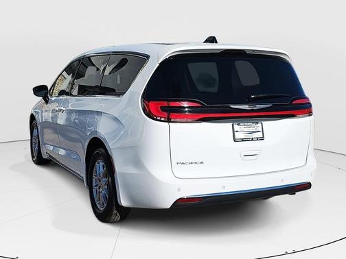 2024 Chrysler Pacifica Touring-L