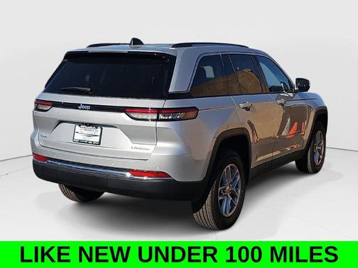 Silver 2023 Jeep Grand Cherokee Laredo X