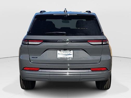 Sting Gray Clearcoat 2027 Jeep Grand Cherokee Limited