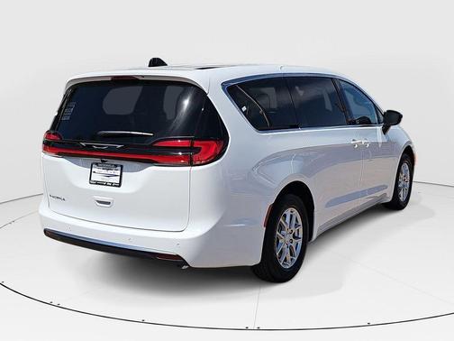 PW7 2027 Chrysler Pacifica SELECT