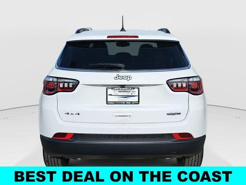 Bright White Clearcoat 2026 Jeep Compass Latitude