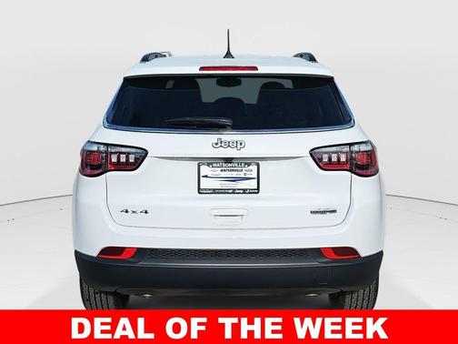 Bright White Clearcoat 2026 Jeep Compass Latitude