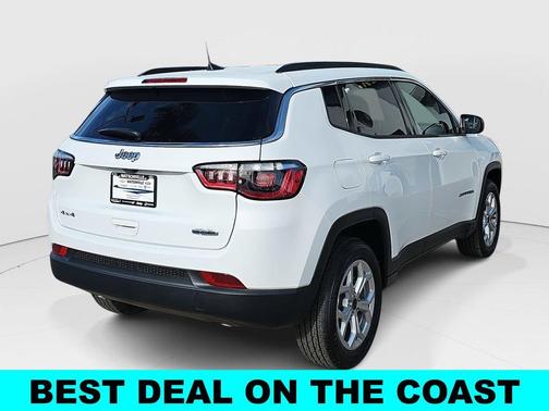 Bright White Clearcoat 2026 Jeep Compass Latitude