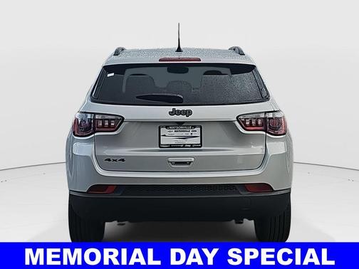 Silver Zynith 2026 Jeep Compass Latitude