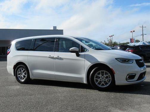 2023 Chrysler Pacifica Touring-L