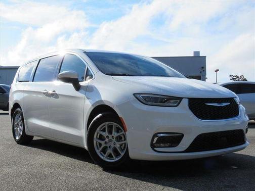 2023 Chrysler Pacifica Touring-L