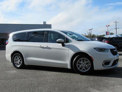 2023 Chrysler Pacifica Touring-L