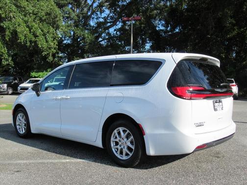 2023 Chrysler Pacifica Touring-L