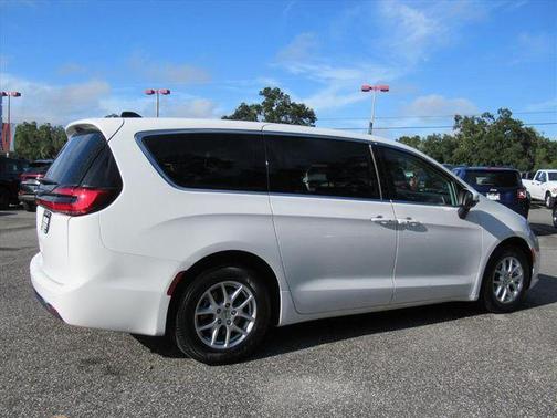 2023 Chrysler Pacifica Touring-L