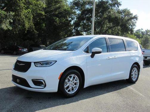 2023 Chrysler Pacifica Touring-L