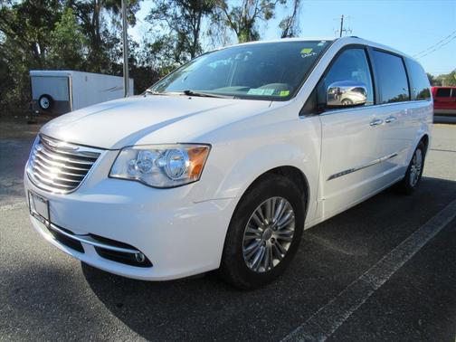 2016 Chrysler Town & Country Touring-L