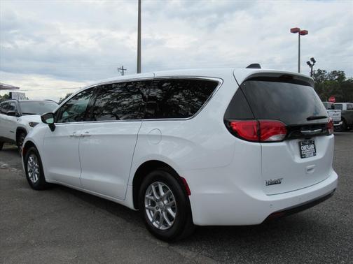 2026 Chrysler Voyager LX