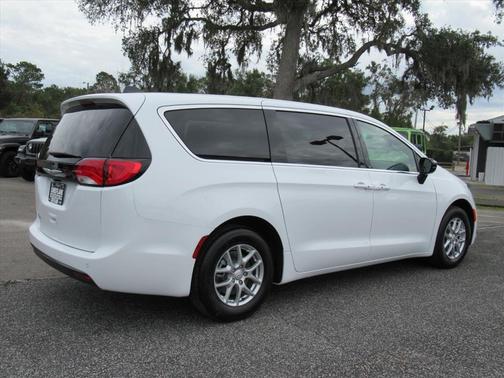 2026 Chrysler Voyager LX