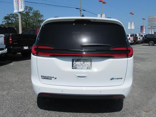 2025 Chrysler Pacifica Hybrid Select