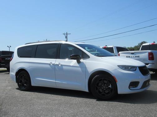 2025 Chrysler Pacifica Hybrid Select