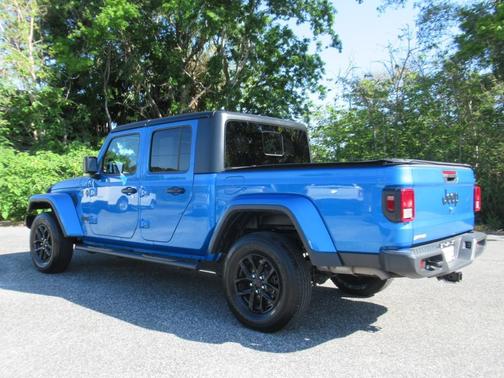 2023 Jeep Gladiator Sport
