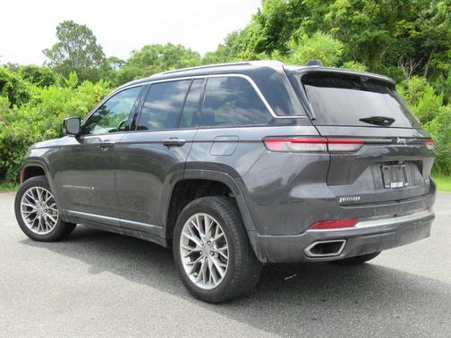 2022 Jeep Grand Cherokee Summit