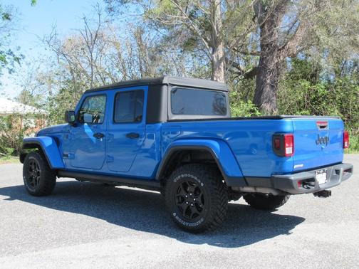 2022 Jeep Gladiator Sport